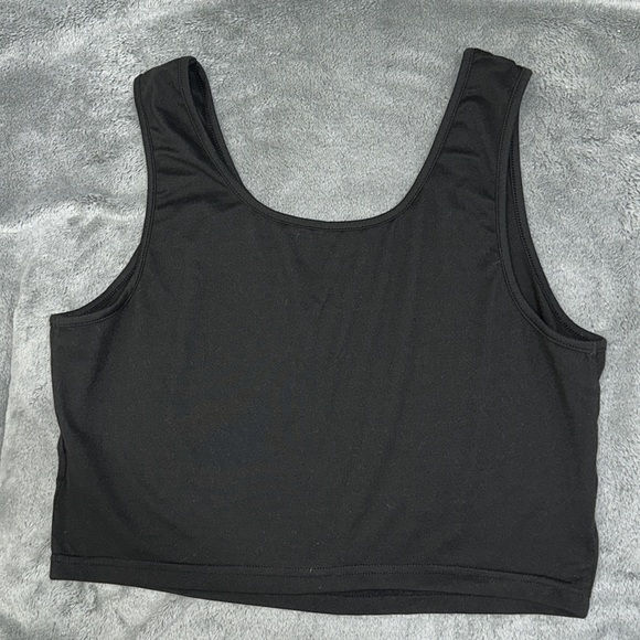 SHEIN curve crop tank top. - Picture 2 of 3